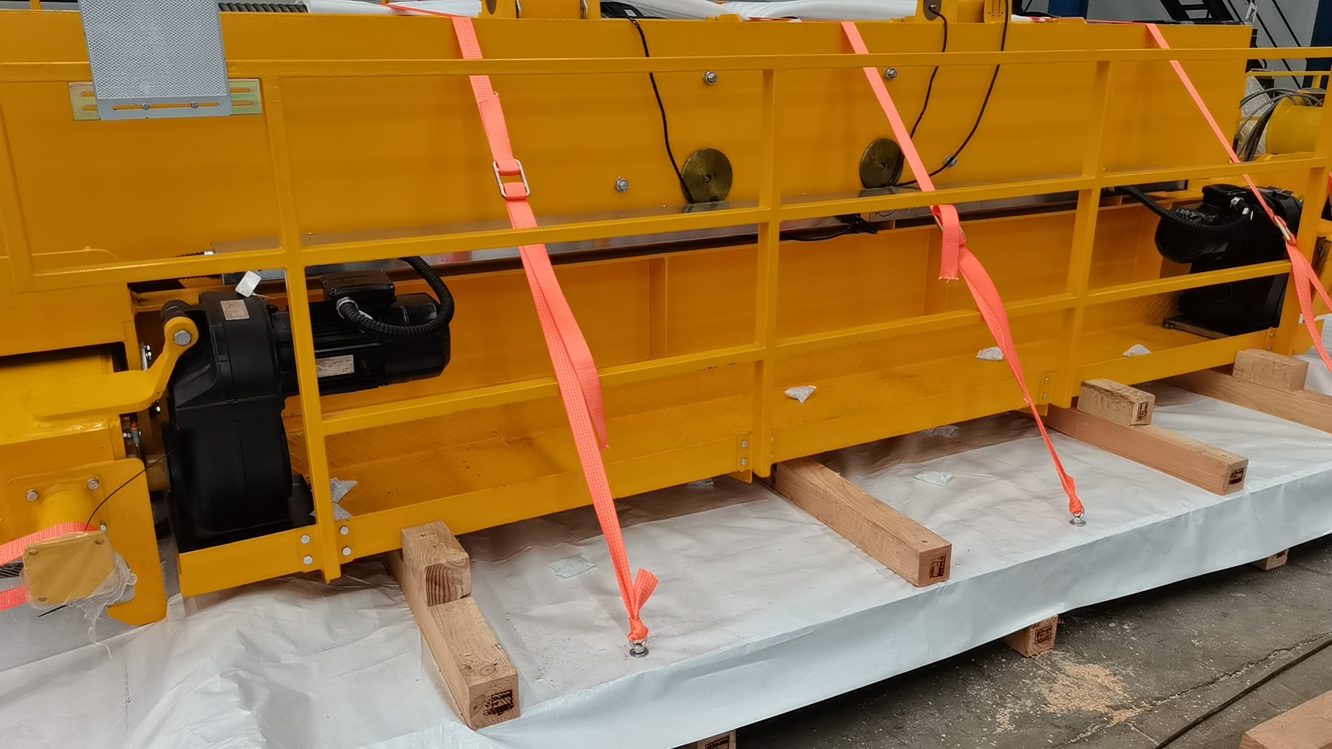 長20米、重40噸的大型設(shè)備木箱，需要注意